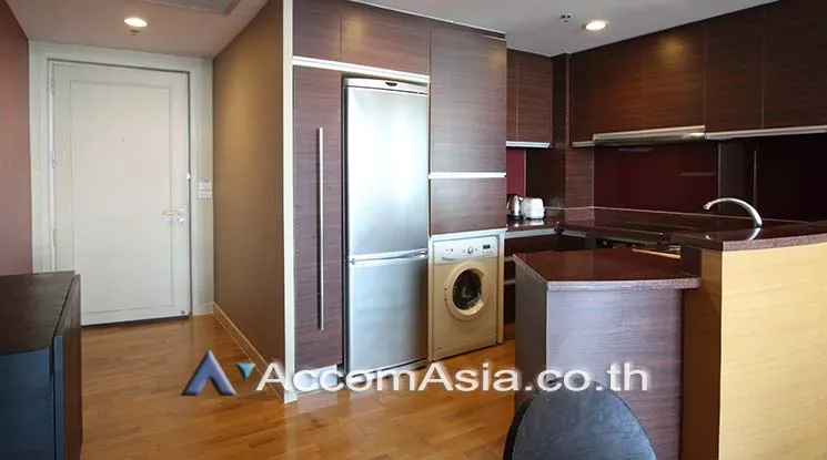  1 Bedroom  Condominium For Rent & Sale in Sathorn, Bangkok  near BTS Chong Nonsi (1512136)