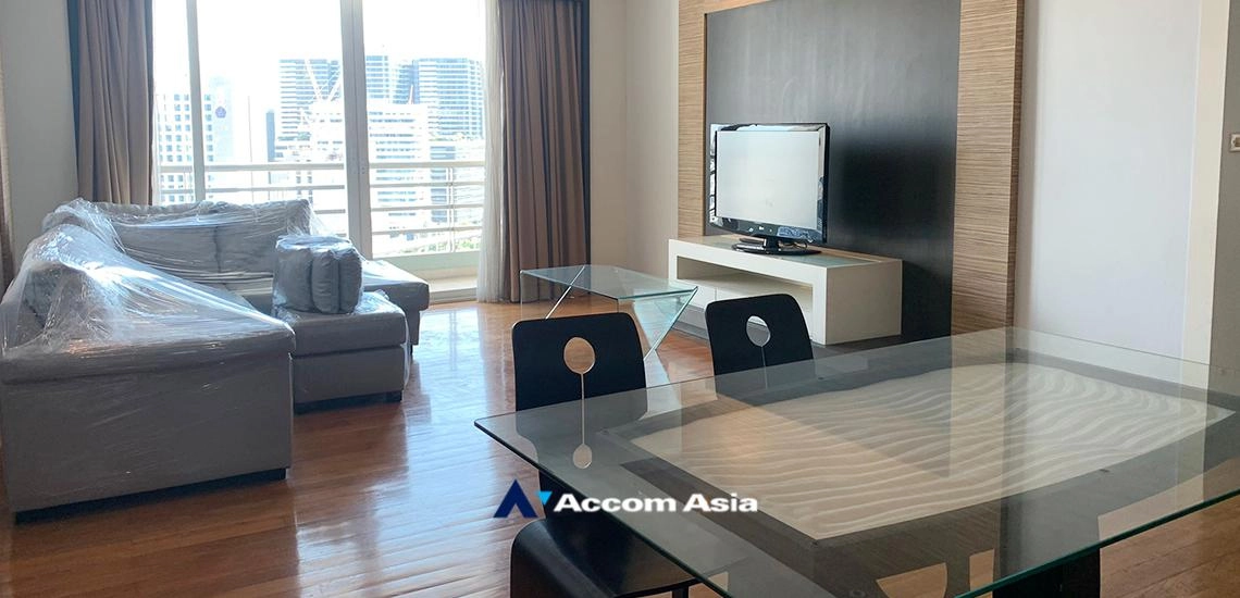 unit 3 Bedrooms  Condominium For Sale in Silom, Bangkok  near BTS Sala Daeng - MRT Silom (1512138)
