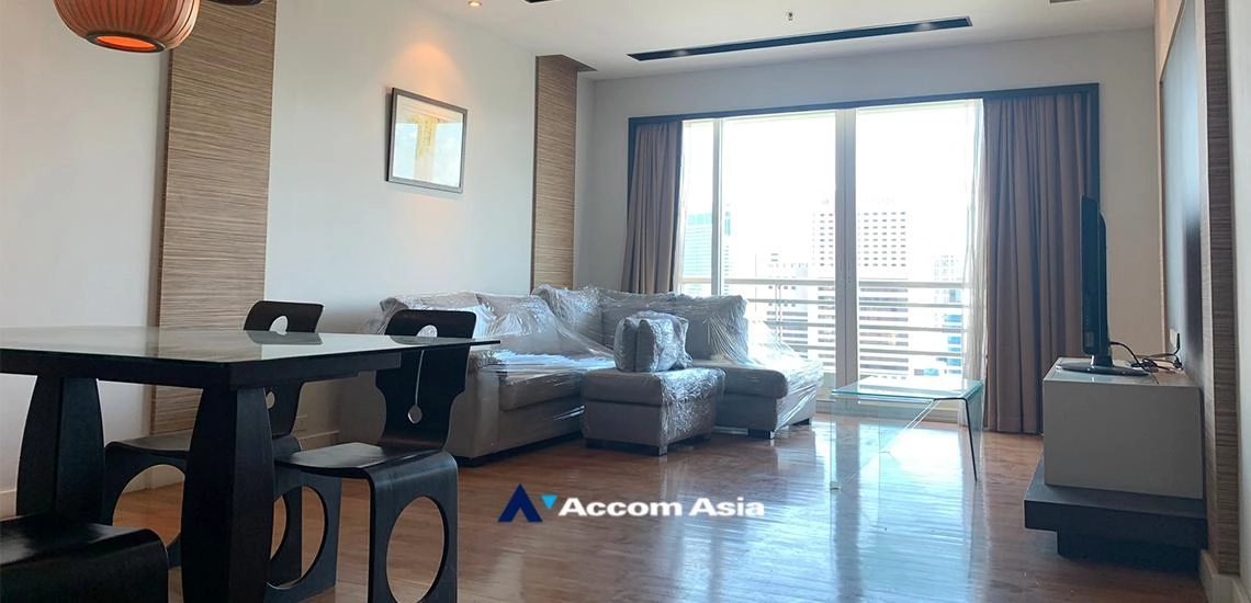 unit 3 Bedrooms  Condominium For Sale in Silom, Bangkok  near BTS Sala Daeng - MRT Silom (1512138)