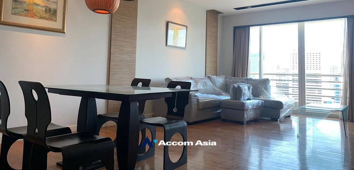  3 Bedrooms  Condominium For Sale in Silom, Bangkok  near BTS Sala Daeng - MRT Silom (1512138)