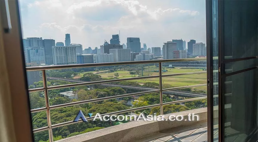  3 Bedrooms  Condominium For Rent in Ploenchit, Bangkok  near BTS Ratchadamri (2050704)