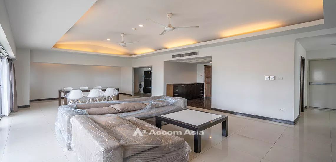 unitPet friendly |  3 Bedrooms  Apartment For Rent in Sathorn, Bangkok  near BTS Chong Nonsi - MRT Lumphini (1412171)