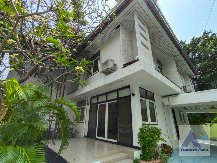 Pet friendly |  3 Bedrooms  House For Rent in Sathorn, Bangkok  near BTS Chong Nonsi (1712188)