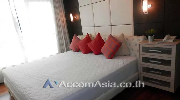  2 Bedrooms  Condominium For Rent in Sukhumvit, Bangkok  near BTS Ekkamai (1512194)