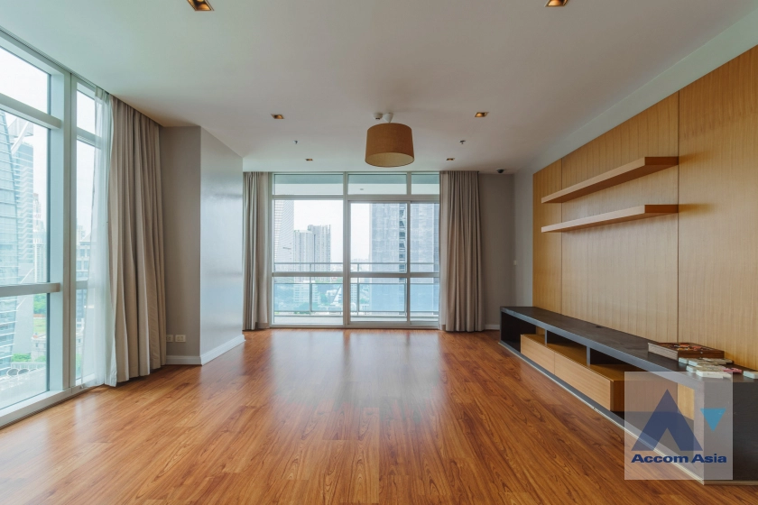 unit 4 Bedrooms  Condominium For Rent in Ploenchit, Bangkok  near BTS Ploenchit (1512201)