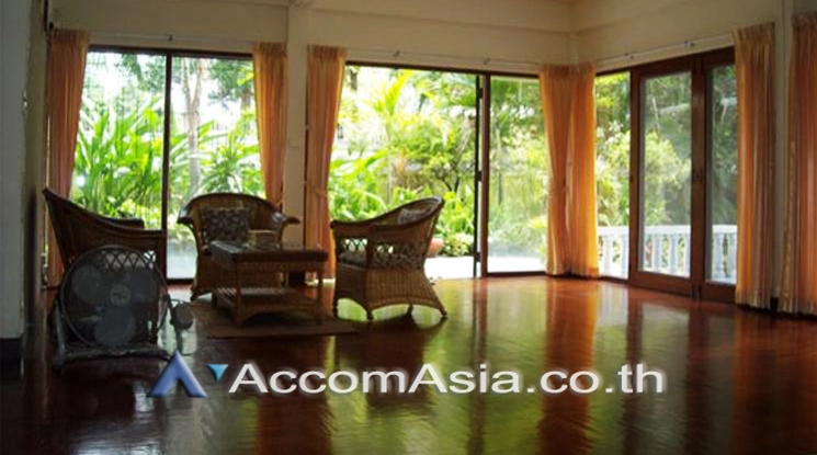 unit 3 Bedrooms  House For Rent & Sale in Sukhumvit, Bangkok  near BTS Phrom Phong (1712239)