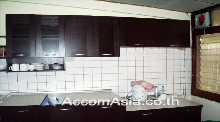 unit 3 Bedrooms  House For Rent & Sale in Sukhumvit, Bangkok  near BTS Phrom Phong (1712239)