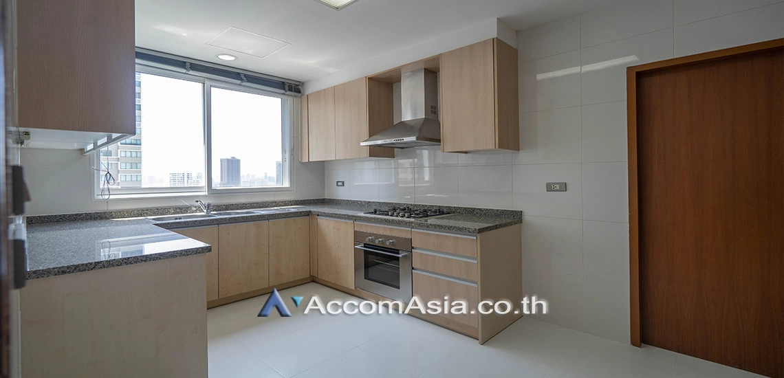 unit 3 Bedrooms  Apartment For Rent in Sukhumvit, Bangkok  near BTS Phrom Phong (1412244)