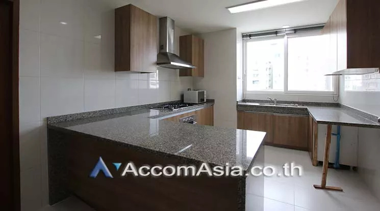 unit 4 Bedrooms  Apartment For Rent in Sukhumvit, Bangkok  near BTS Phrom Phong (1412245)