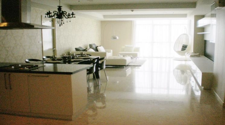 unitModern condo with full light, built-ins and BTS access (1512272)