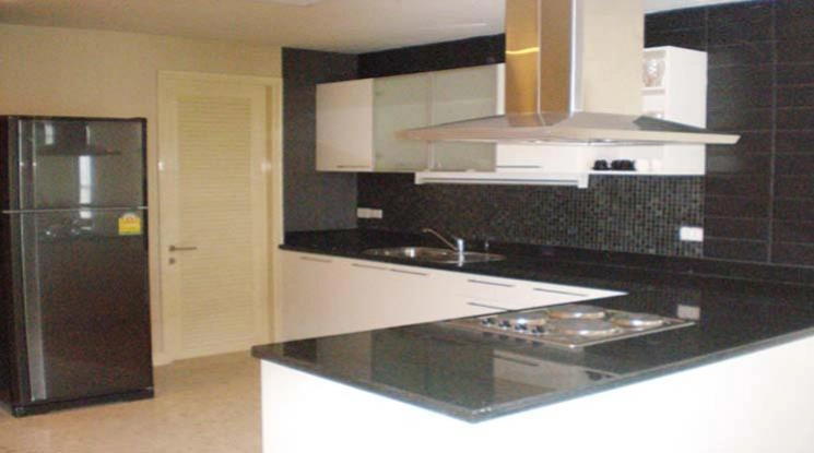 unitModern condo with full light, built-ins and BTS access (1512272)