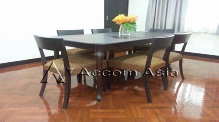 unitSpacious condo with classic wood floor and cozy layout (1512286)