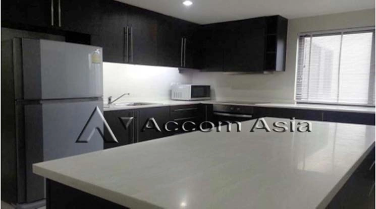 unitSpacious condo with classic wood floor and cozy layout (1512286)