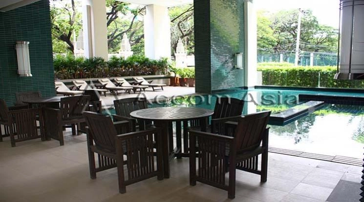 unit 2 Bedrooms  Condominium For Rent in Ploenchit, Bangkok  near BTS Chitlom (1512431)