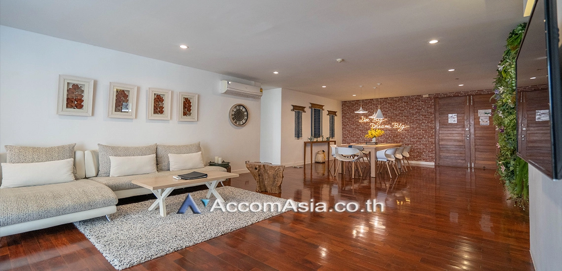 unit 4 Bedrooms  Apartment For Rent in Ploenchit, Bangkok  near BTS Chitlom - MRT Lumphini (1412442)