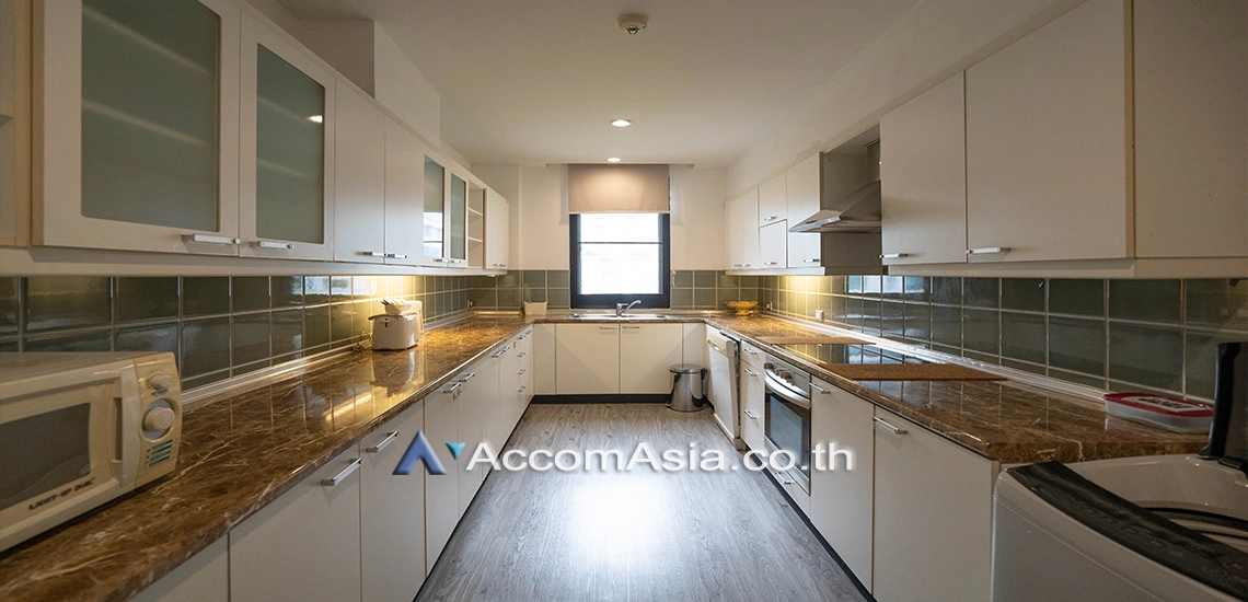 5  4 br Apartment For Rent in Ploenchit ,Bangkok BTS Chitlom - MRT Lumphini at Low-Rise Cozy Apartment, 5 mins walk to Lumpini park 1412442