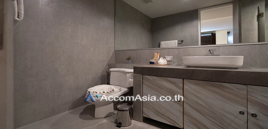10  4 br Apartment For Rent in Ploenchit ,Bangkok BTS Chitlom - MRT Lumphini at Low-Rise Cozy Apartment, 5 mins walk to Lumpini park 1412442