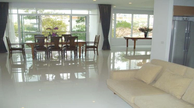 unit 4 Bedrooms  Apartment For Rent in Sukhumvit, Bangkok  near BTS Asok - MRT Sukhumvit (1412445)