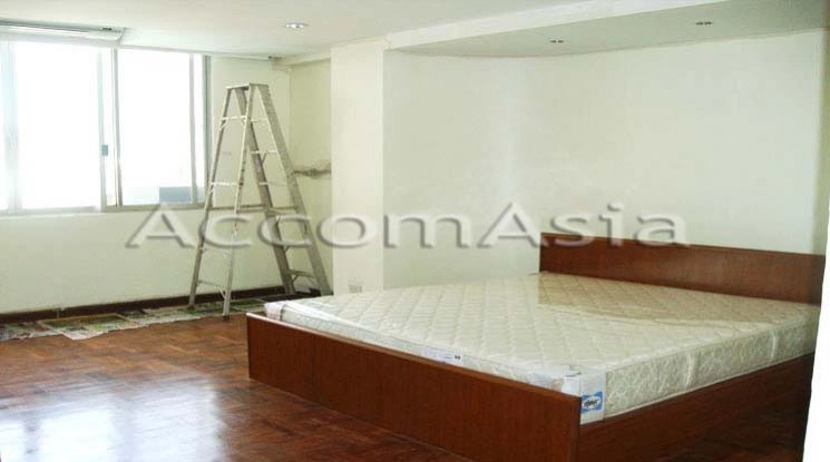 unit 3 Bedrooms  Condominium For Rent in Sukhumvit, Bangkok  near BTS Phrom Phong (1512462)
