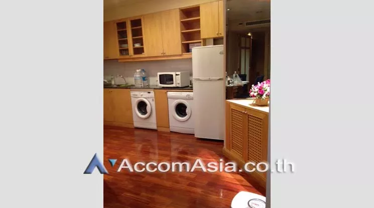  1 Bedroom  Condominium For Rent & Sale in Ploenchit, Bangkok  near BTS Chitlom (1512477)