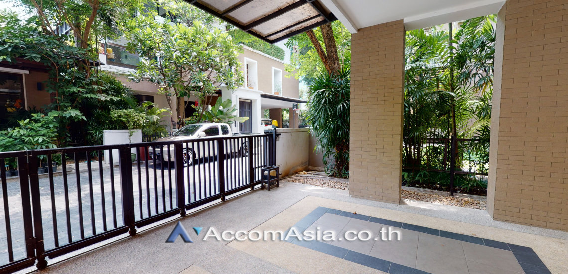 4  4 br House For Rent in Sukhumvit ,Bangkok BTS Asok - MRT Sukhumvit at House with pool Exclusive compound 1512511