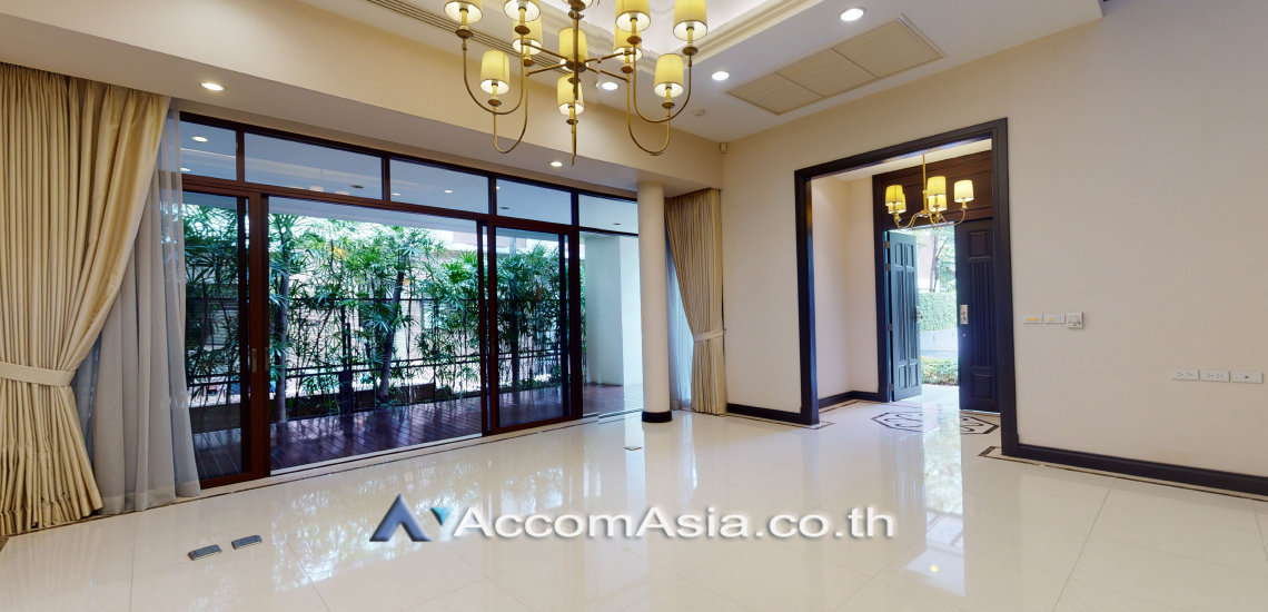 1  4 br House For Rent in Sukhumvit ,Bangkok BTS Asok - MRT Sukhumvit at House with pool Exclusive compound 1512511