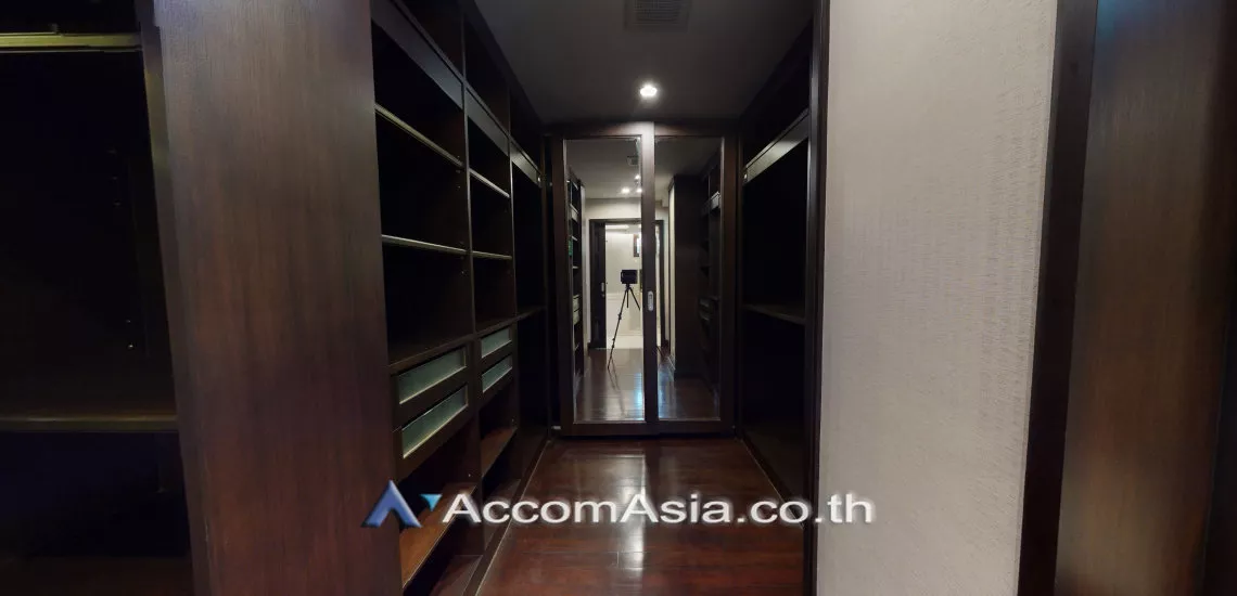 12  4 br House For Rent in Sukhumvit ,Bangkok BTS Asok - MRT Sukhumvit at House with pool Exclusive compound 1512511