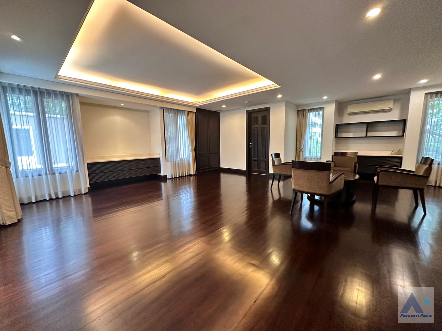 12  4 br House For Rent in Sukhumvit ,Bangkok BTS Asok - MRT Sukhumvit at House with pool Exclusive compound 1812512