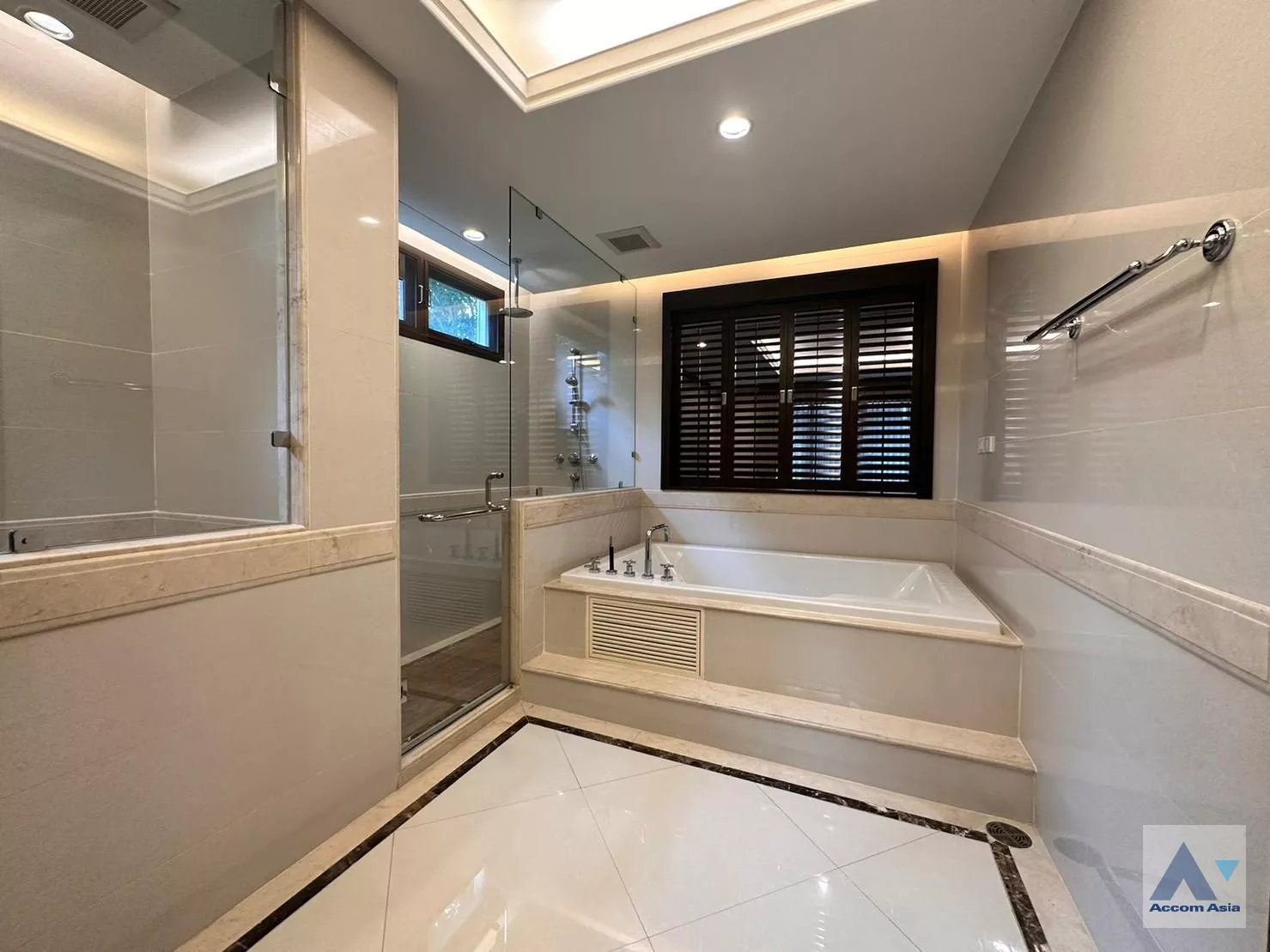 26  4 br House For Rent in Sukhumvit ,Bangkok BTS Asok - MRT Sukhumvit at House with pool Exclusive compound 1812512