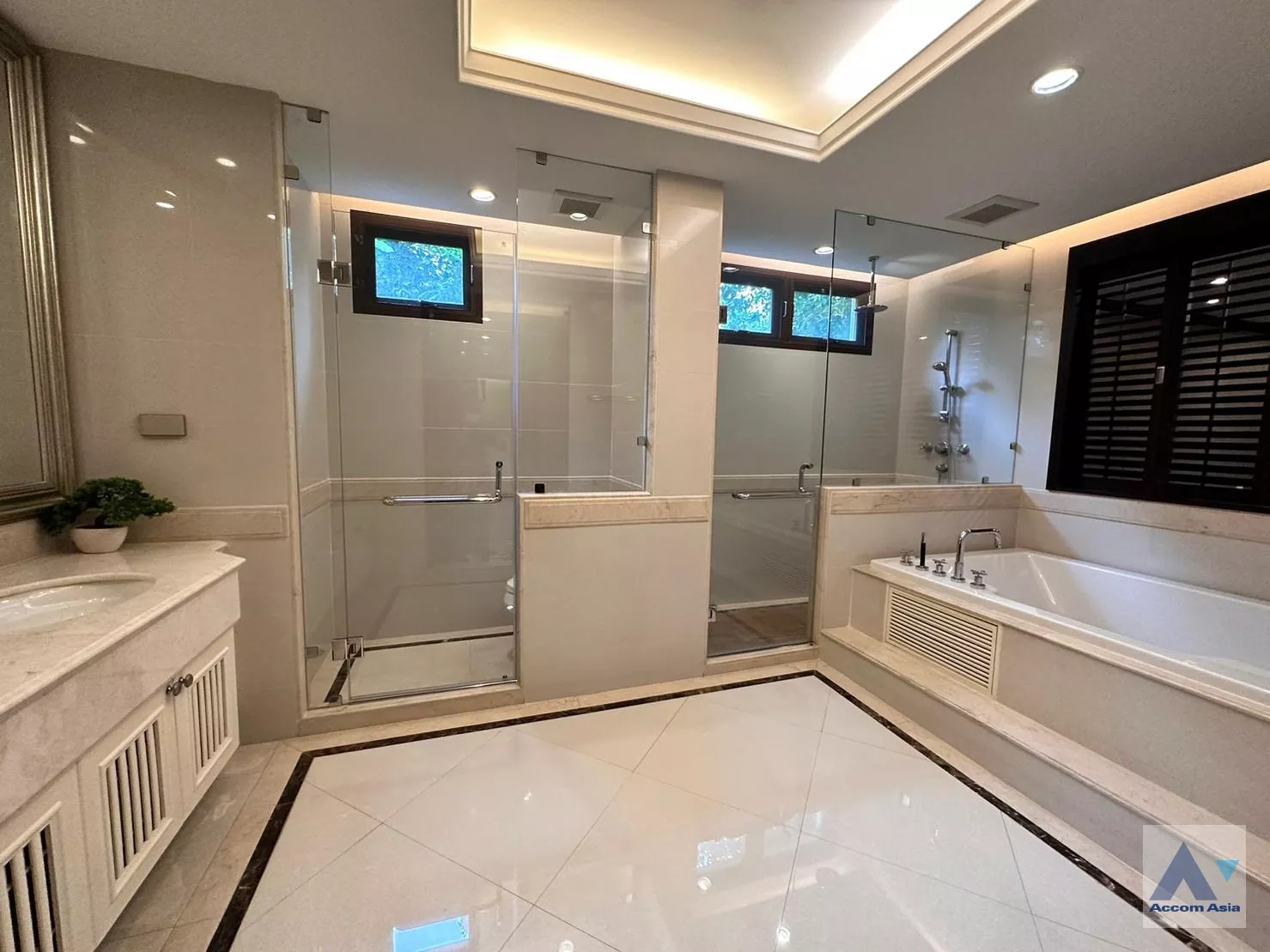 24  4 br House For Rent in Sukhumvit ,Bangkok BTS Asok - MRT Sukhumvit at House with pool Exclusive compound 1812512