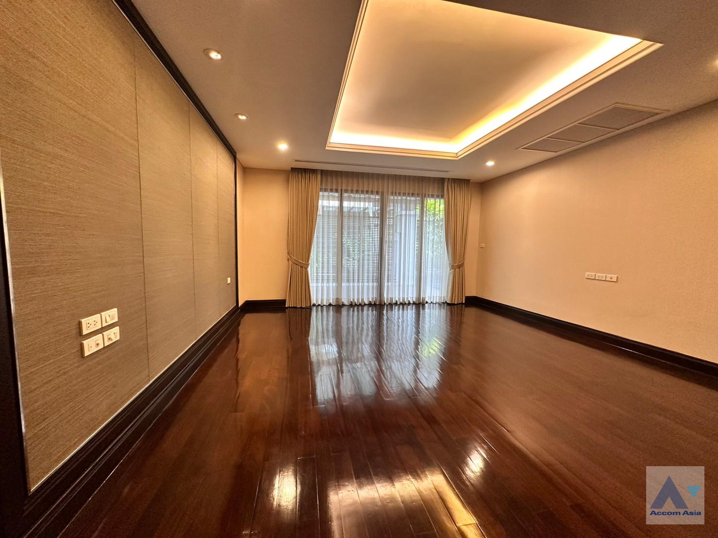 15  4 br House For Rent in Sukhumvit ,Bangkok BTS Asok - MRT Sukhumvit at House with pool Exclusive compound 1812512
