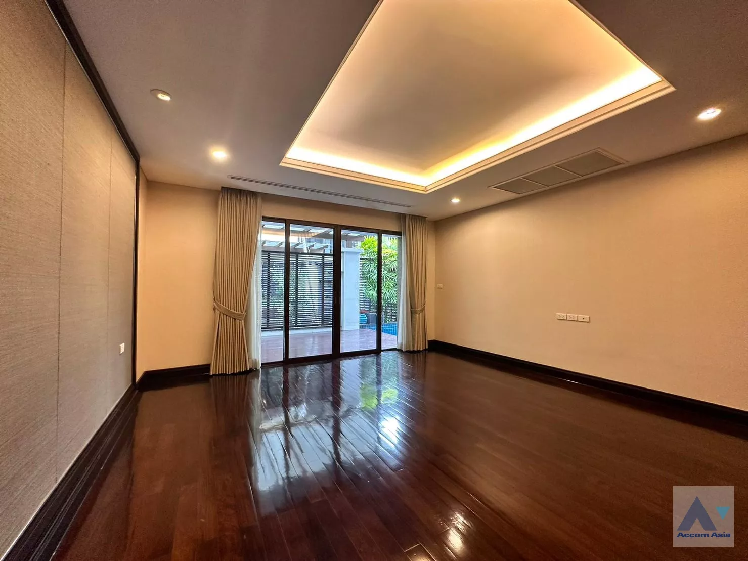 16  4 br House for rent and sale in Sukhumvit ,Bangkok BTS Asok - MRT Sukhumvit at House with pool Exclusive compound 1812512