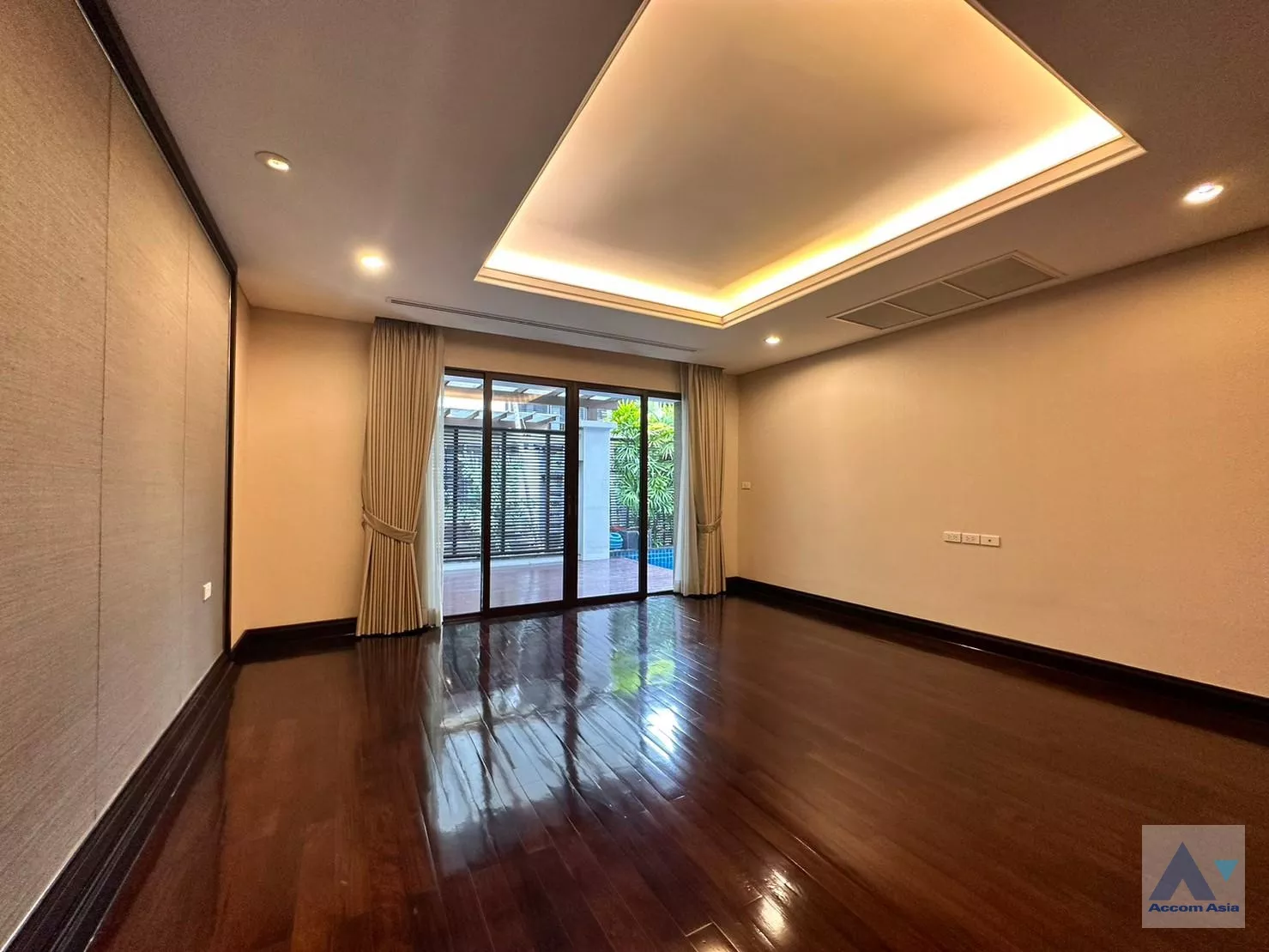 16  4 br House For Rent in Sukhumvit ,Bangkok BTS Asok - MRT Sukhumvit at House with pool Exclusive compound 1812512