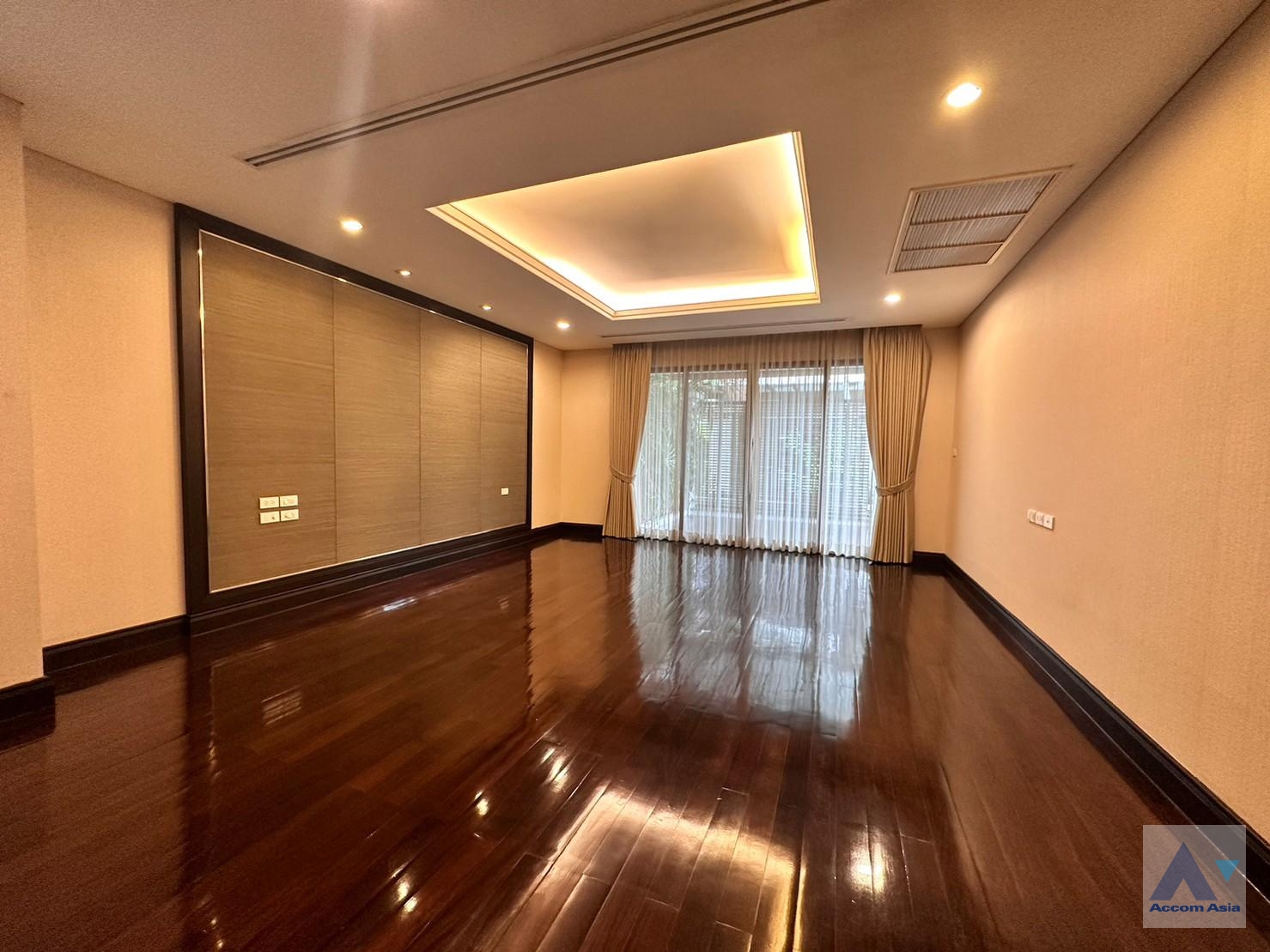 14  4 br House For Rent in Sukhumvit ,Bangkok BTS Asok - MRT Sukhumvit at House with pool Exclusive compound 1812512