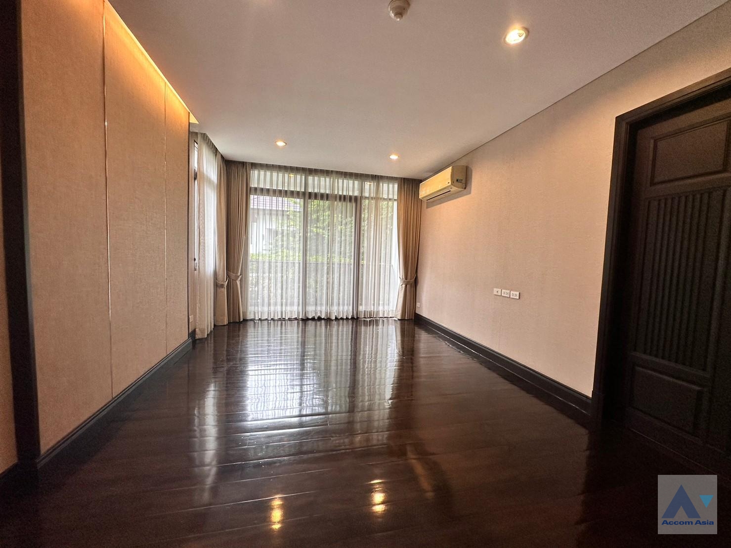 17  4 br House For Rent in Sukhumvit ,Bangkok BTS Asok - MRT Sukhumvit at House with pool Exclusive compound 1812512
