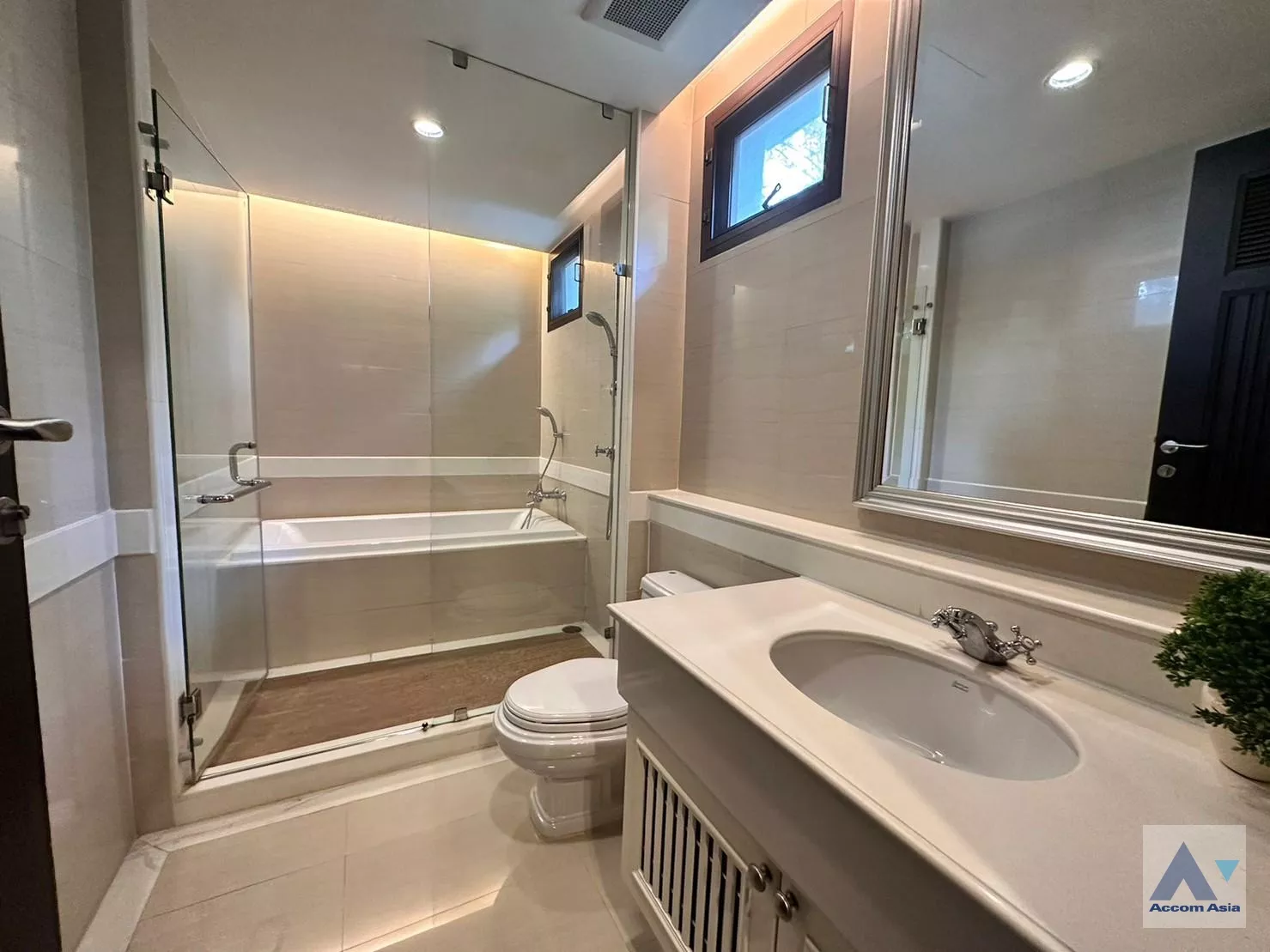 27  4 br House for rent and sale in Sukhumvit ,Bangkok BTS Asok - MRT Sukhumvit at House with pool Exclusive compound 1812512