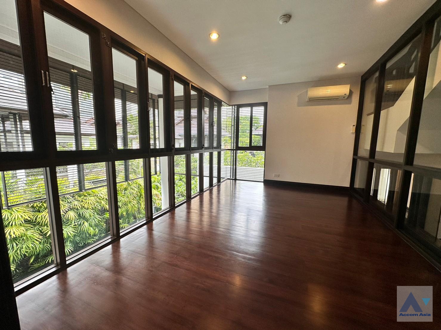 18  4 br House For Rent in Sukhumvit ,Bangkok BTS Asok - MRT Sukhumvit at House with pool Exclusive compound 1812512