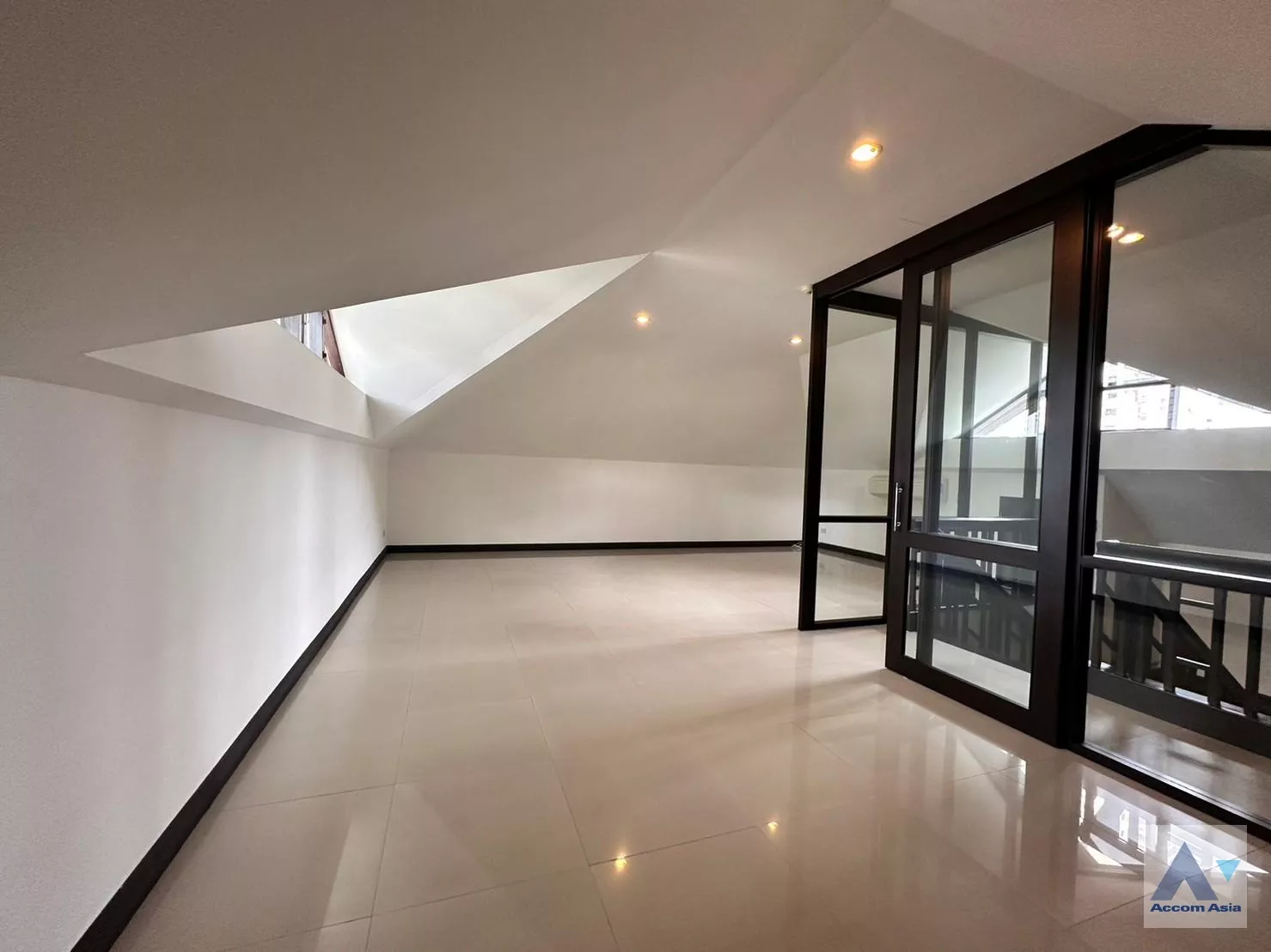 30  4 br House For Rent in Sukhumvit ,Bangkok BTS Asok - MRT Sukhumvit at House with pool Exclusive compound 1812512