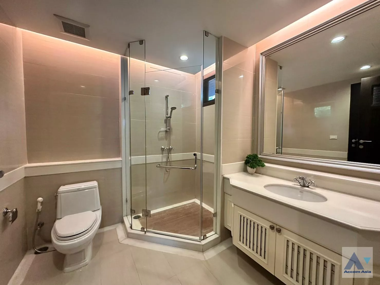 29  4 br House For Rent in Sukhumvit ,Bangkok BTS Asok - MRT Sukhumvit at House with pool Exclusive compound 1812512