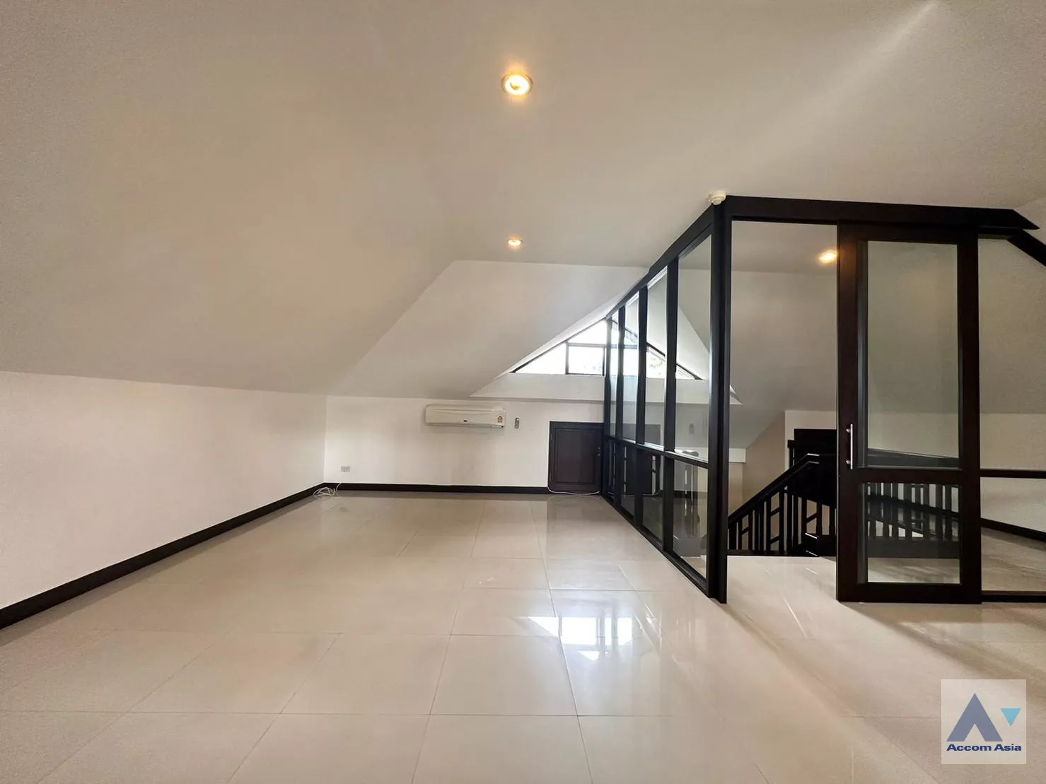 31  4 br House for rent and sale in Sukhumvit ,Bangkok BTS Asok - MRT Sukhumvit at House with pool Exclusive compound 1812512