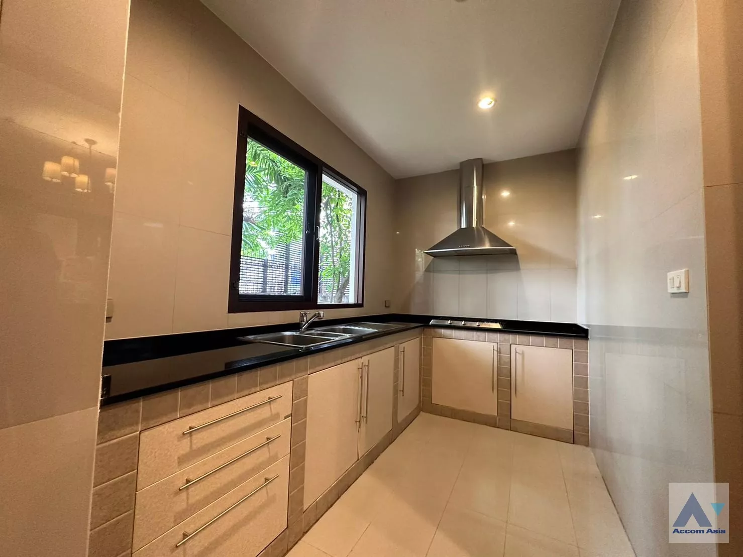 35  4 br House for rent and sale in Sukhumvit ,Bangkok BTS Asok - MRT Sukhumvit at House with pool Exclusive compound 1812512