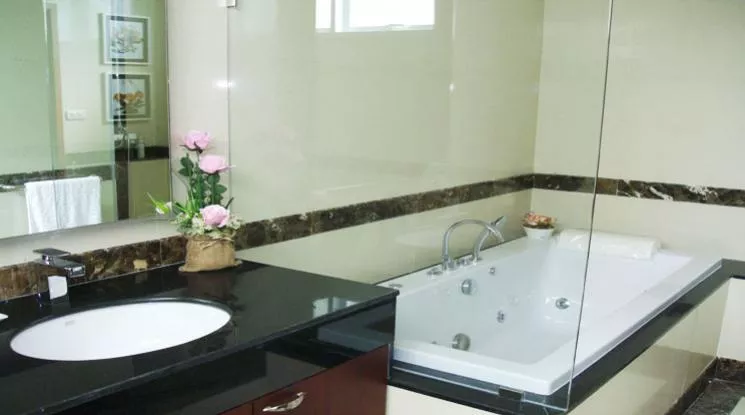 9  3 br Apartment For Rent in Sukhumvit ,Bangkok BTS Phrom Phong at Fully Furnished Suites 1412545