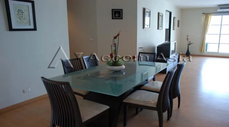 unitSimple modern condo with natural light and soft neutral tones in Sukhumvit (20537)