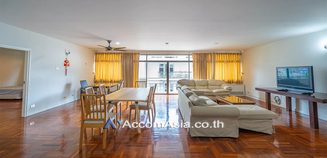  3 Bedrooms  Condominium For Rent in Silom, Bangkok  near BTS Sala Daeng - MRT Silom (1512577)