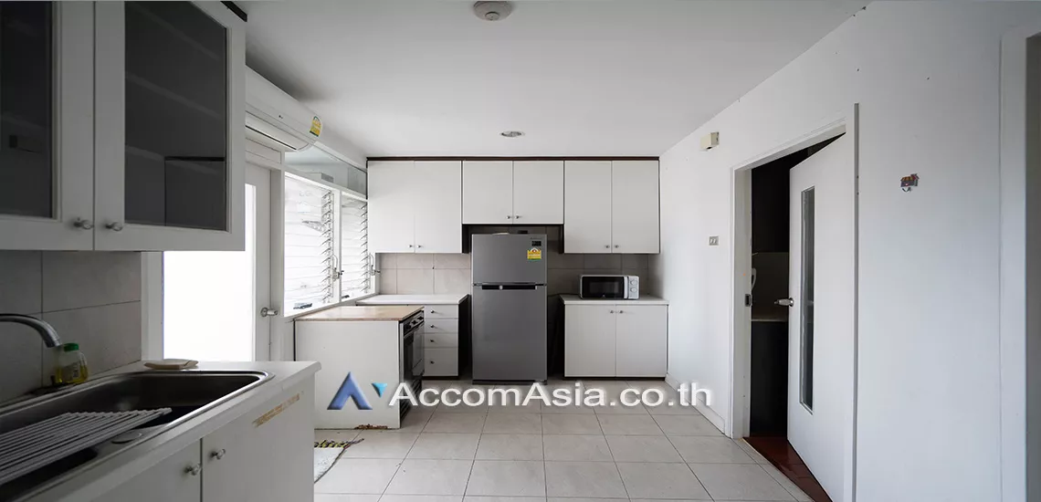 unit 3 Bedrooms  Condominium For Rent in Silom, Bangkok  near BTS Sala Daeng - MRT Silom (1512577)