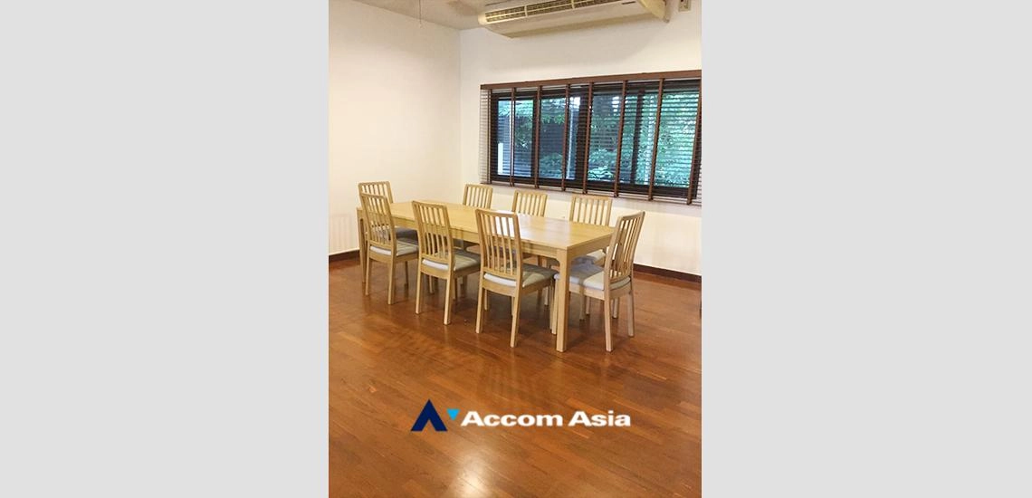 unit 4 Bedrooms  Townhouse For Rent & Sale in Sukhumvit, Bangkok  near BTS Ekkamai (50059)