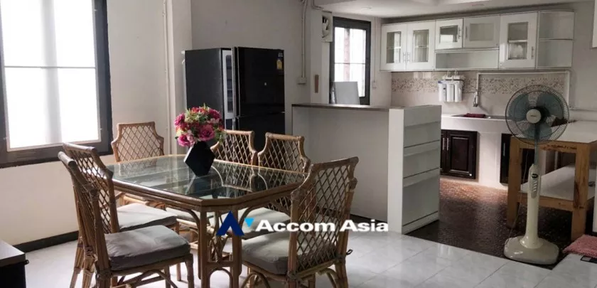 unit 2 Bedrooms  House For Rent & Sale in Sukhumvit, Bangkok  near BTS Nana (1812612)