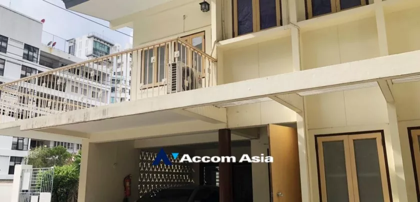 unit 2 Bedrooms  House For Rent & Sale in Sukhumvit, Bangkok  near BTS Nana (1812612)