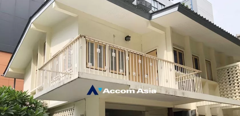 unit 2 Bedrooms  House For Rent & Sale in Sukhumvit, Bangkok  near BTS Nana (1812612)