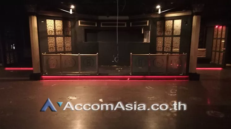  1  Retail / Showroom For Rent in Sukhumvit ,Bangkok BTS Asok - MRT Sukhumvit at Retail Space for RENT 1412631